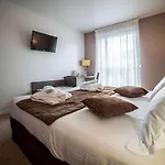 Western Aquakub Hotel