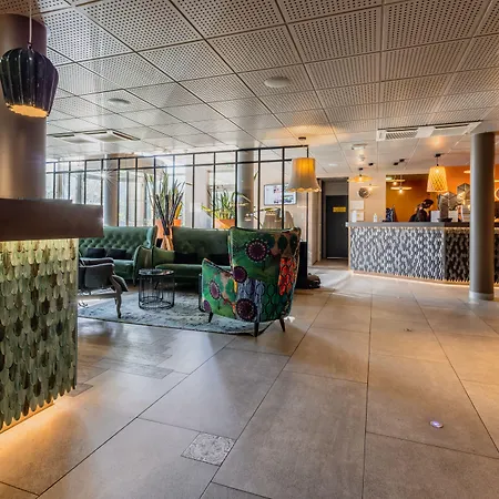 Western Aquakub Hotel