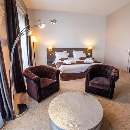 Western Aquakub Szálloda 3*