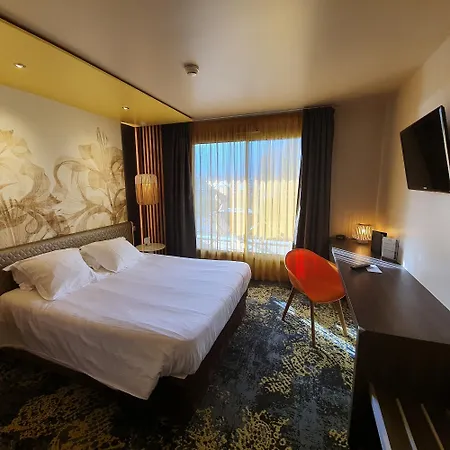 Western Aquakub Szálloda 3*
