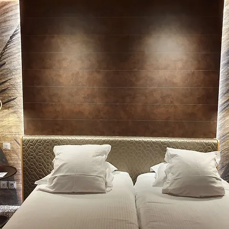 Western Aquakub Szálloda 3*