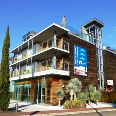 Western Aquakub Hotell 3*