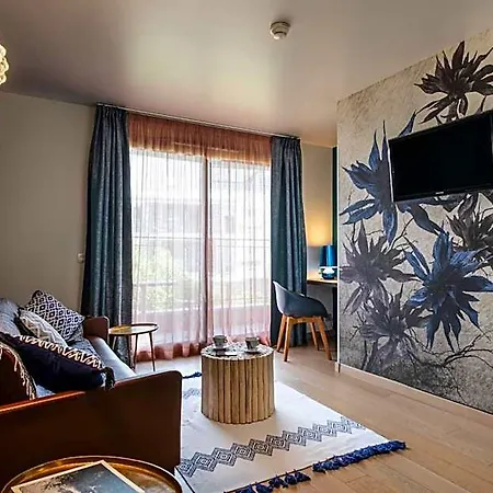 Western Aquakub فندق