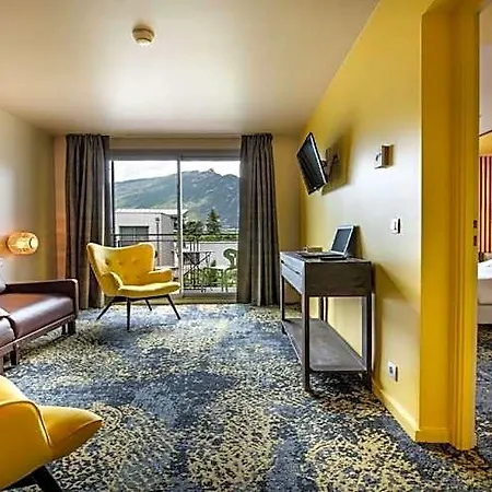 Western Aquakub Szálloda 3*