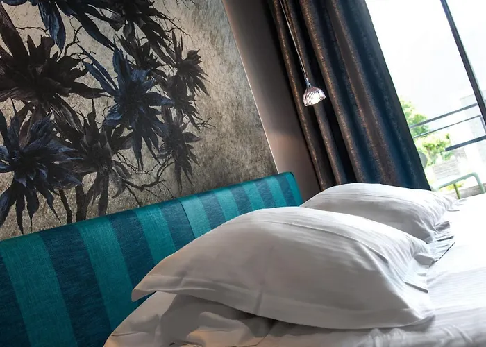 Western Aquakub Szálloda 3*