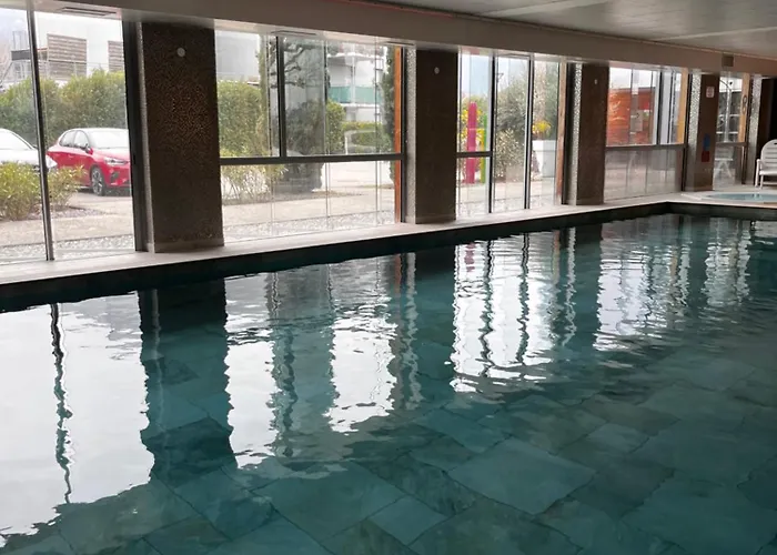 Western Aquakub Szálloda 3*