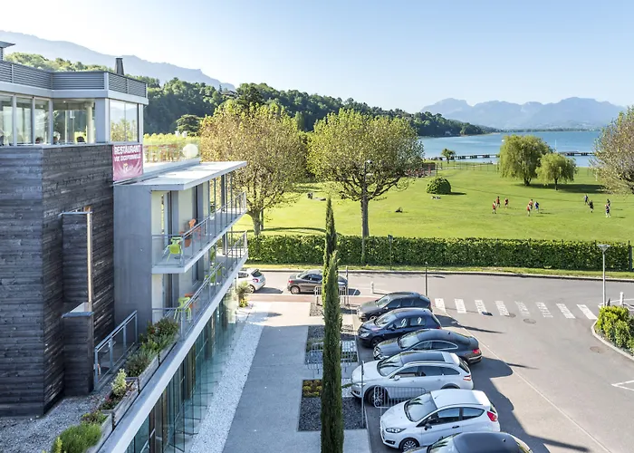 Western Aquakub Szálloda 3*