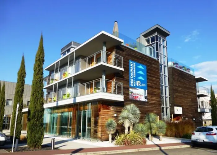 Western Aquakub Szálloda 3*